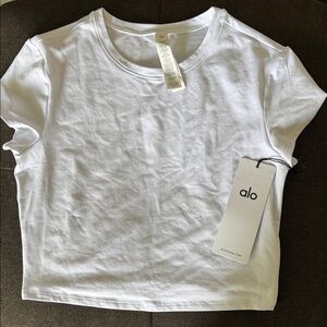 Alo Classic White Women's Crop Top